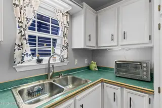 212 NE 33rd Street, Oak Island, NC 28465 – photo 13: 18-web-or-mls-BTS03402