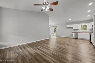 2066 Hunters Ridge Drive, Midway Park, NC 28544 – photo 10: 10-web-or-mls-2066 Hunters Ridge Dr. 3