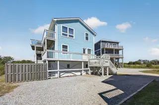 111 Summer Place Drive, North Topsail Beach, NC 28460 — 3-bedroom home, North Topsail Beach, NC, photo 6 of 58: 111SummerPlaceDrive-4