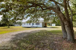 767 E Ocean Road, Holly Ridge, NC 28445 — 3-bedroom home, Holly Ridge, NC, photo 9 of 39: 767 E Ocean Rd, Holly Ridge, NC