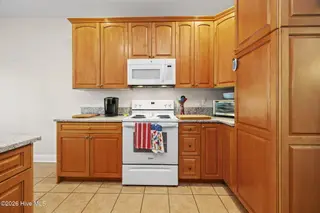 215 Star Hill Drive, Cape Carteret, NC 28584 – photo 20: 19-web-or-mls-215-StarHillDr-5-4-26-019