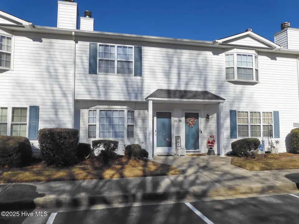 3906 Sterling Pointe Drive Z4, Winterville, NC 28590 – photo 1 of 20: Front