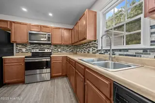 4015 W T Whitehead Drive, Jacksonville, NC 28546 – photo 21: Kitchen
