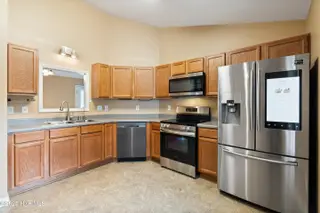 268 Brookstone Way, Jacksonville, NC 28546 – photo 10: kitchen + fridge