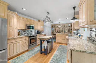 415 Hillcrest Drive, Morehead City, NC 28557 – photo 10: Kitchen with granite countertops