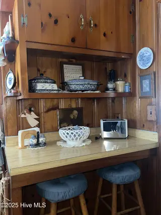 215 Nunn Street, Havelock, NC 28532 – photo 7: Kitchen bar