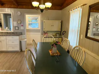 400 Canal Cove Road, Lake Waccamaw, NC 28450 – photo 12: dining table area