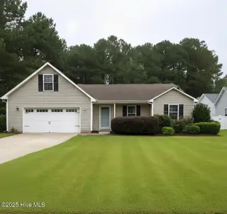 131 Marcil Lane, Hampstead, NC 28443 — 3-bedroom home in Marcil Village, Hampstead, NC, photo 2 of 17: IMG_7206