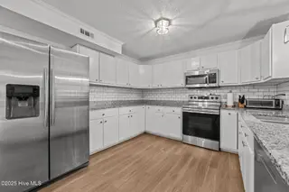 208 Greenwood Drive, Greenville, NC 27834 – photo 24: 23-web-or-mls-LHV_8539