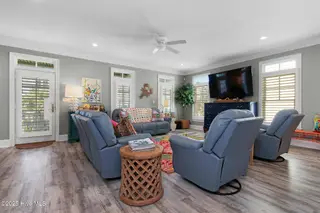 221 Sound Side Drive, Atlantic Beach, NC 28512 — 5-bedroom home in Bay Ridge, Atlantic Beach, NC, photo 13 of 60: Open living space