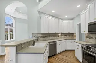 1331 Grandiflora Drive, Leland, NC 28451 – photo 15: 15-web-or-mls-Kitchen