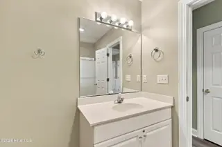9936 Louise Howard Court East, Emerald Isle, NC 28594 — 3-bedroom townhome in Spinnakers Reach, Emerald Isle, NC, photo 7 of 32: Ground Floor Bedroom 4 full bath