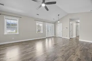 128 Airleigh Place, Richlands, NC 28574 – photo 10: 14_living room