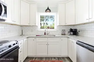 1905 Grace Street, Wilmington, NC 28405 – photo 18: 04kitchen1