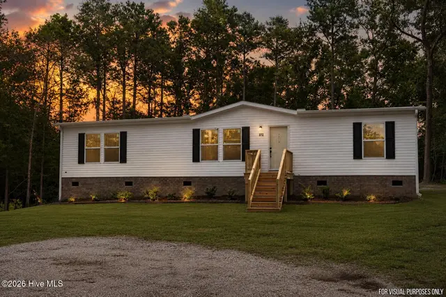 372 Mallard Roost Drive, Burgaw, NC 28425