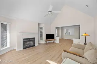 5122a Greenville Loop Road, Wilmington, NC 28409 — 4-bedroom townhome, Wilmington, NC, photo 23 of 56: 23_living room