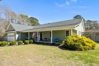 641 Edgewood Avenue, Newport, NC 28570 — 4-bedroom home in Gracelyn Park East, Newport, NC, photo 2 of 57: Front Porch