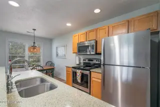 3350 Club Villas Drive 104, Southport, NC 28461 — 2-bedroom condo in St James, Southport, NC, photo 7 of 34: Stainless Whirlpool Appl