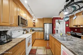 1301 N Poplar Street, Aberdeen, NC 28315 – photo 4: Kitchen