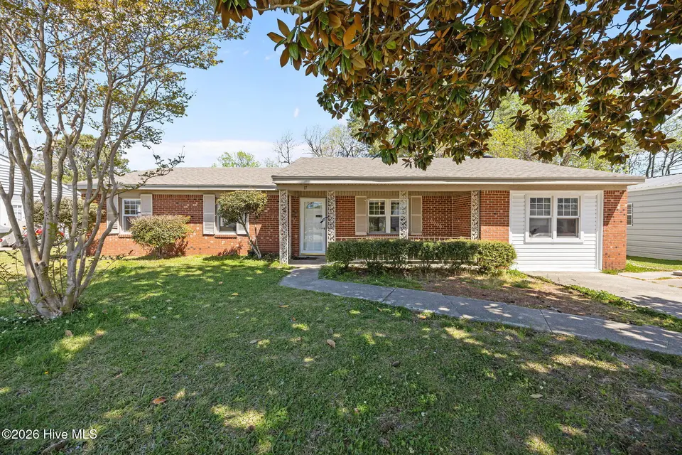17 Walnut Drive, Jacksonville, NC 28546 – photo 1 of 37: 1-web-or-mls-17 Walnut Dr. 104