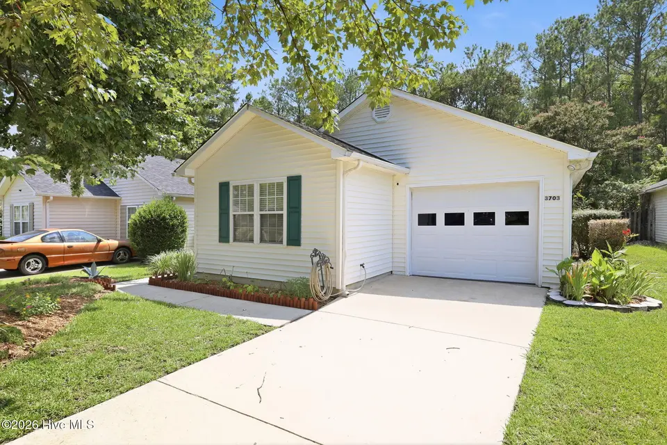 3703 Elizabeth Avenue, New Bern, NC 28562 – photo 1 of 37: 2-web-or-mls-0C0A8785_edit