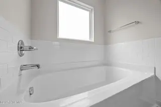 117 Woodford Drive, Jacksonville, NC 28540 – photo 13: 30-web-or-mls-IMG_9232