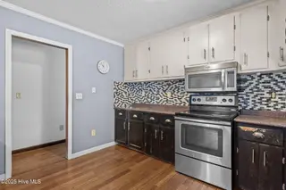 2950 Scotts Hill Loop Road, Wilmington, NC 28411 – photo 13: 29-web-or-mls-DSC06332