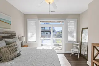 310 Oceanaire Lane, Surf City, NC 28445 – photo 24: 034_310_oceanaire_lane-34_204
