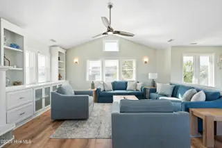 648 Ocean Boulevard W, Holden Beach, NC 28462 — 3-bedroom home in Bacon Island Harbor, Holden Beach, NC, photo 6 of 65: mls-DSC05372