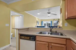 2509 W Fort Macon Road 103-B, Atlantic Beach, NC 28512 – photo 5: Kitchen