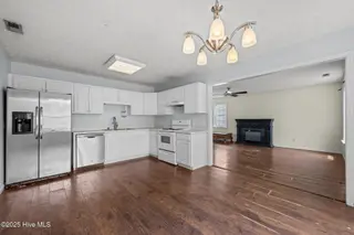 107 Luke Court, New Bern, NC 28560 – photo 4: Kitchen