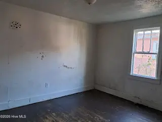 509 Lincoln Street, Kinston, NC 28501 – photo 6: 509 Lincoln St middle bed 20251203