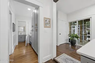 912 W Church Street, Elizabeth City, NC 27909 – photo 16: Hallway