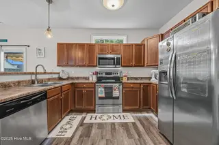 175 Moonstone Court, Jacksonville, NC 28546 – photo 15: Kitchen w SS