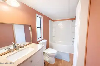 4905 Hunting Ridge Road NW, Wilson, NC 27896 — 3-bedroom manufactured home in Windemere, Wilson, NC, photo 10 of 16: Primary Bath