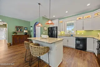 641 Edgewood Avenue, Newport, NC 28570 — 4-bedroom home in Gracelyn Park East, Newport, NC, photo 16 of 57: Kitchen