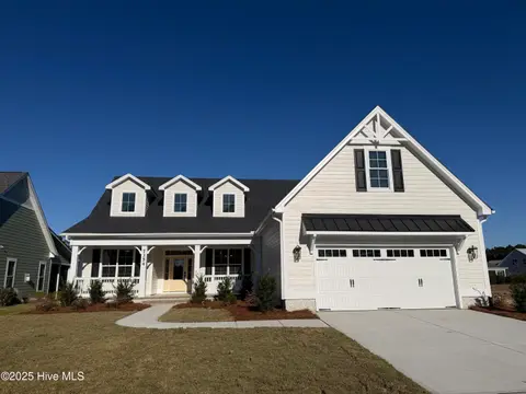 7354 Foxbriar Dr, Leland