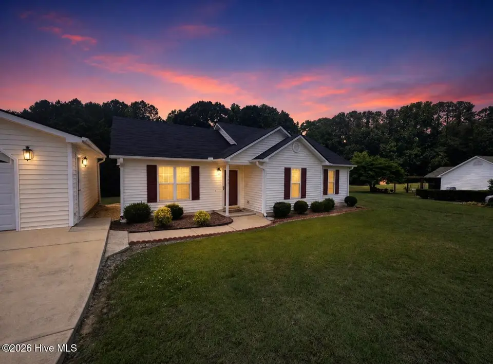 124 Stockbridge Drive, Selma, NC 27576 – photo 1 of 25: IMG_9542
