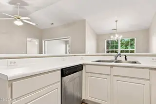 2209 Locksley Woods Drive G, Greenville, NC 27858 – photo 21: 29-web-or-mls-IMG_0041