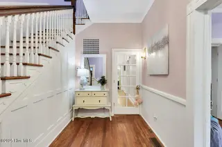 402 S 5th Avenue, Wilmington, NC 28401 – photo 10: Foyer with original staircase