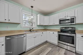 517 Hollywood Boulevard, Havelock, NC 28532 – photo 10: Kitchen
