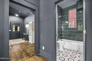 223 S 5th Avenue, Wilmington, NC 28401 — 6-bedroom home in Historic District, Wilmington, NC, photo 19 of 48: Unit A Hall Bath & Foyer