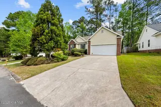 118 Kensington Way, Aberdeen, NC 28315 – photo 2: DSC09399