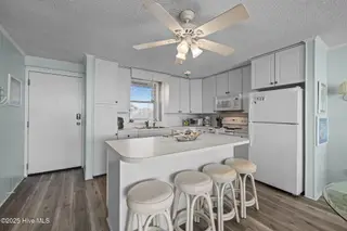 2305 W Fort Macon Road 101, Atlantic Beach, NC 28512 – photo 5: Kitchen