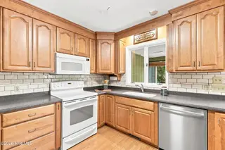 215 Merion Circle, Pinehurst, NC 28374 – photo 18: 25-web-or-mls-IMG_0827 - edited