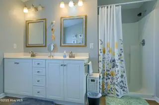 20 Porpoise Place, North Topsail Beach, NC 28460 – photo 17: 20 Porpoise Place - Interiors_3