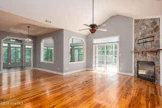 6321 Albatross Drive, New Bern, NC 28560 – photo 16: Living Room