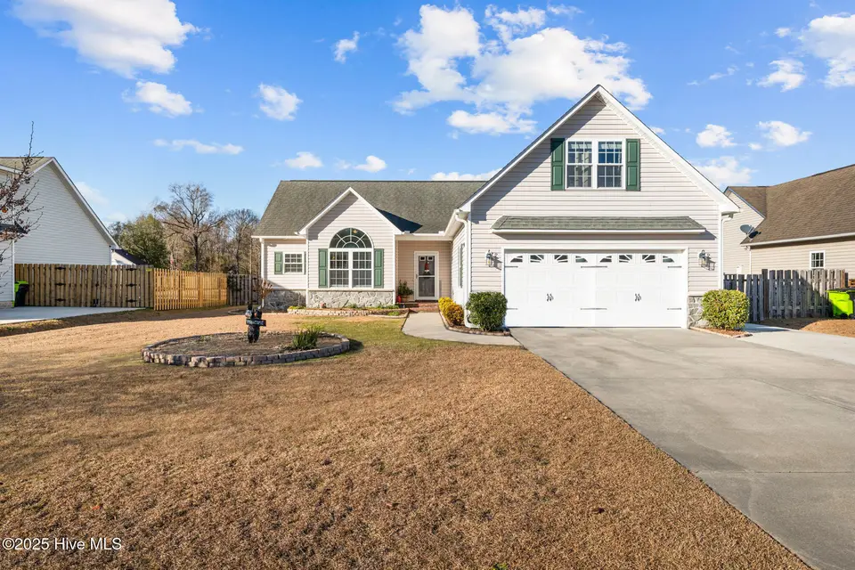 109 Fernie Lane, New Bern, NC 28560 – photo 1 of 33: 109 Fernie Lane