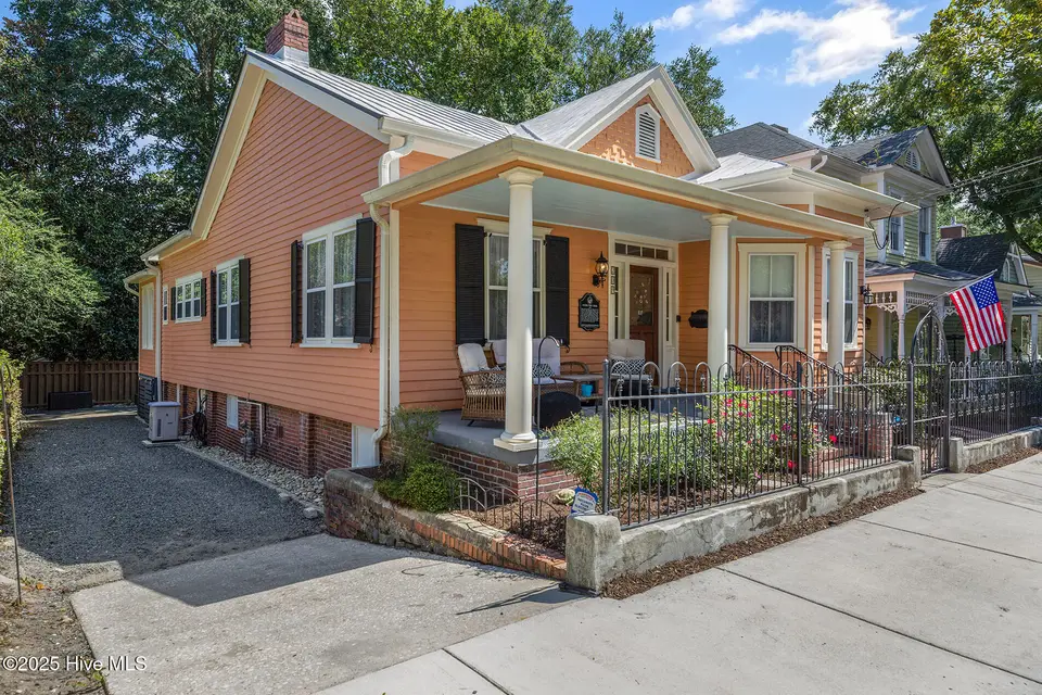 209 S 6th Street, Wilmington, NC 28401 – photo 1 of 66: 6thS209-1FShaneL33A6479-CR2