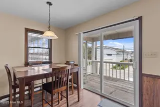 402 Canal Drive, Carolina Beach, NC 28428 – photo 14: 22-web-or-mls-BTS06891